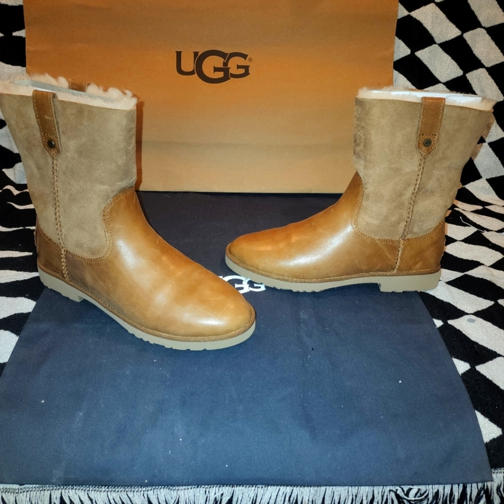 Ugg boots 👢